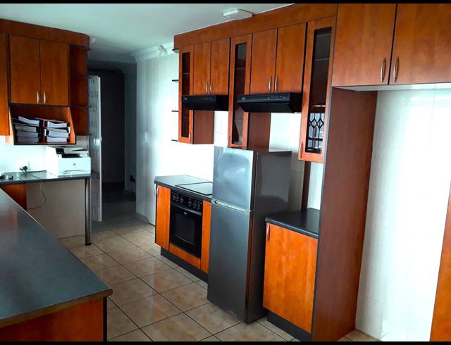 400M² OFFICE TO LET IN ROOIHUISKRAAL